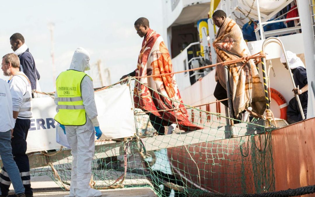 Migranti, via libera del Parlamento Ue a direttiva sui rimpatri. Meloni: “Promessa mantenuta”