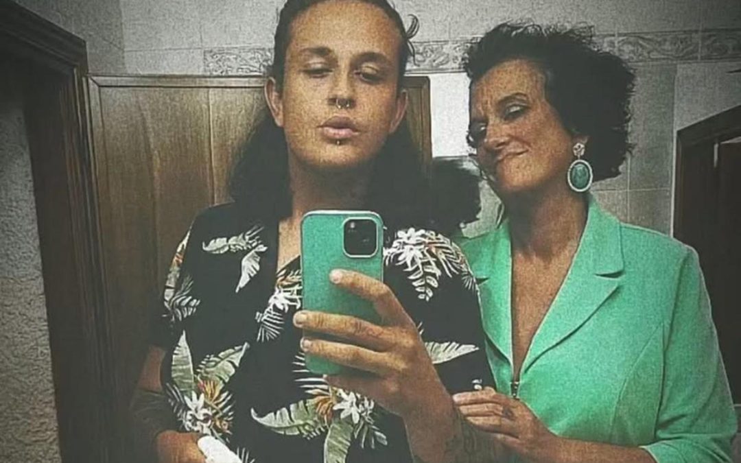 Uccide moglie e figlio a fucilate, il post del ragazzo: “Per mio padre meglio morto che gay”