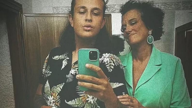 Uccide moglie e figlio a fucilate, il post del ragazzo: “Per mio padre meglio morto che gay”