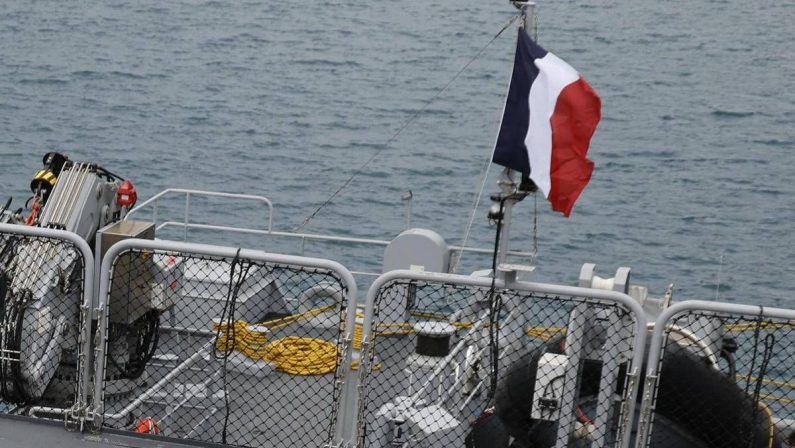 Francia intercetta petroliera russa a largo dell’Atlantico. Cremlino: “Atto di pirateria”