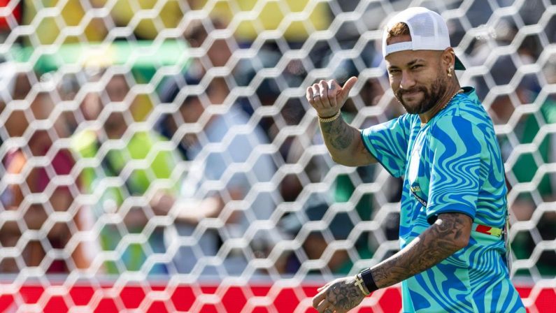 Mondiali, Neymar torna ad allenarsi tra gli applausi