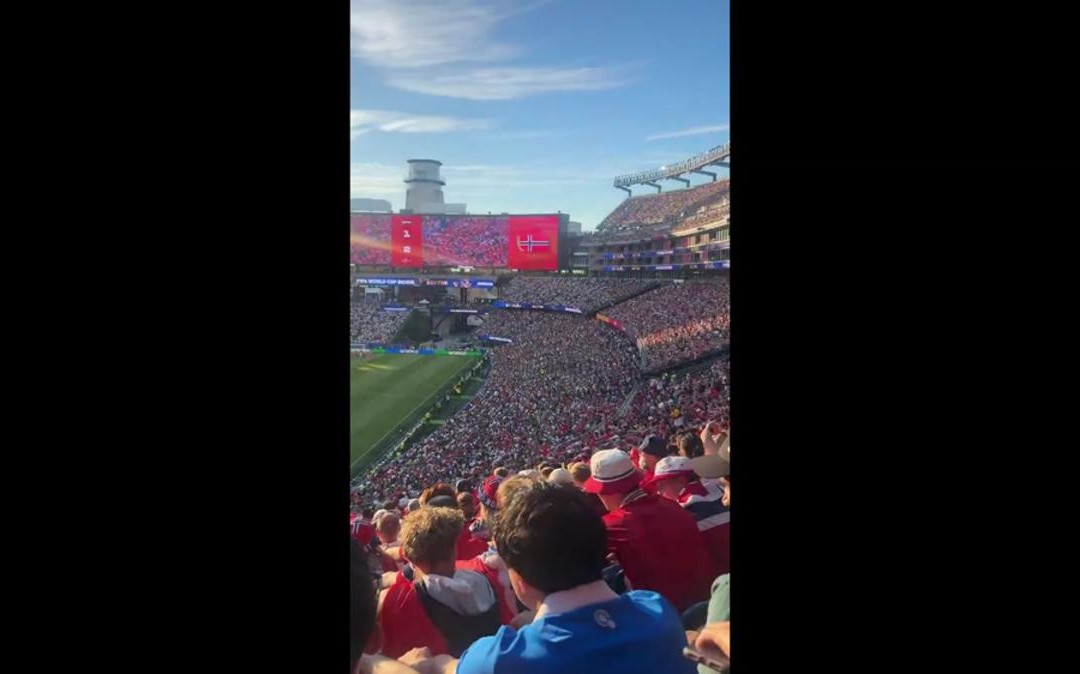 Norvegia, lo show dei tifosi ai Mondiali: la ‘Viking Row’ è ovunque