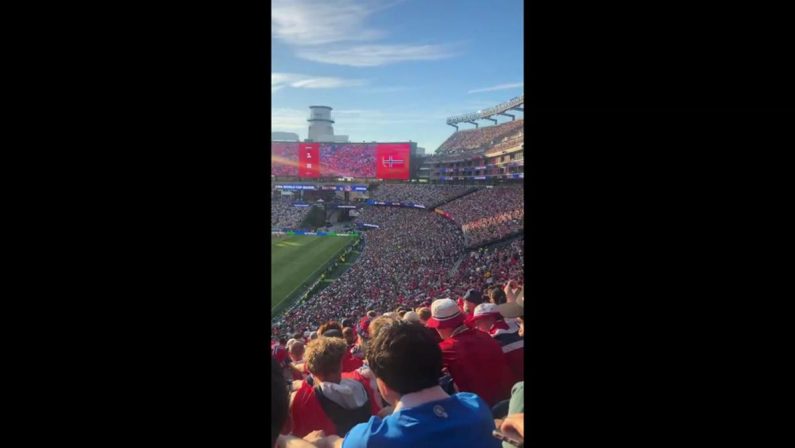 Norvegia, lo show dei tifosi ai Mondiali: la ‘Viking Row’ è ovunque