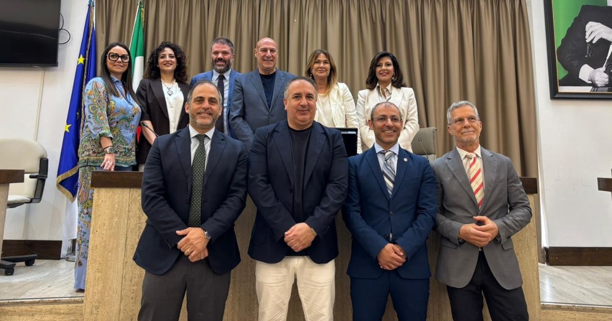 https://www.quotidianodelsud.it/wp-content/uploads/2026/06/nuova-giunta-comunale-crotone-1.jpg