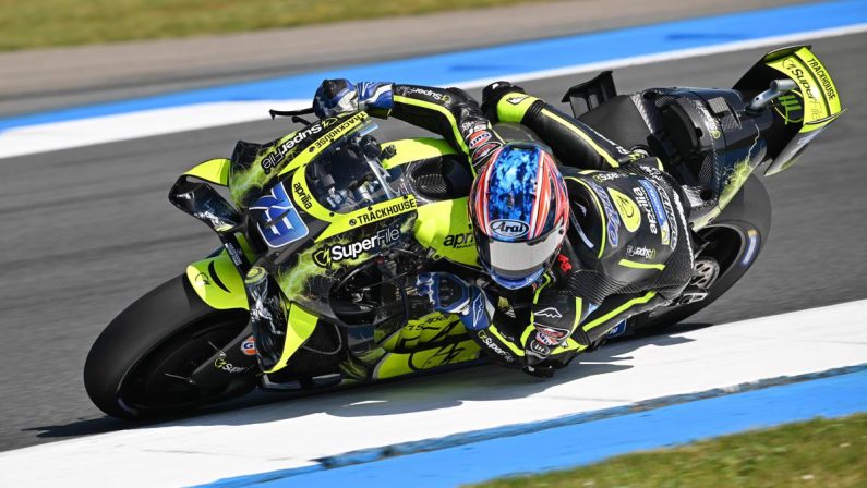 Gp Olanda, tripletta Aprilia ad Assen, trionfa Ogura su Fernandez e Martin