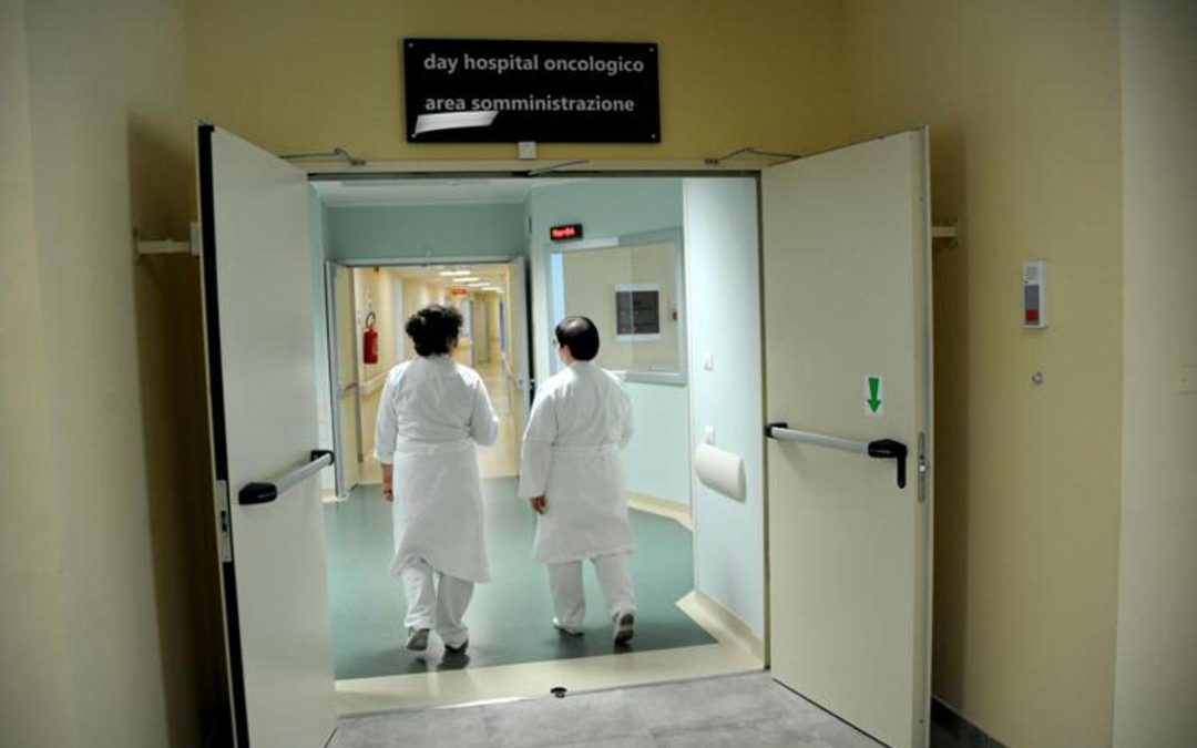 Aiom: “90% oncologi usa accesso precoce a terapie, rimane nodo burocrazia”
