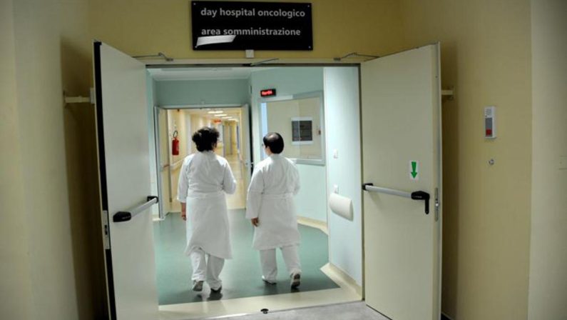 Aiom: “90% oncologi usa accesso precoce a terapie, rimane nodo burocrazia”