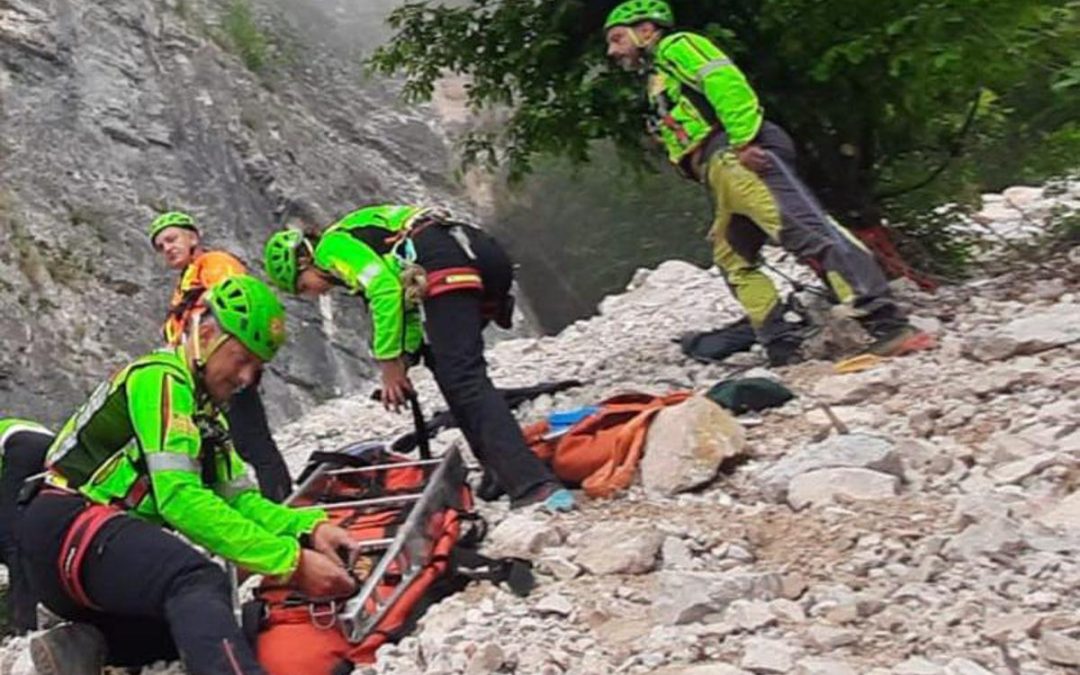 Precipitano per 100 metri sul Pasubio, morti due giovani alpinisti