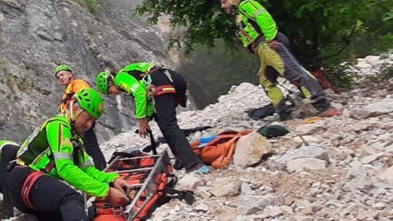 Precipitano per 100 metri sul Pasubio, morti due giovani alpinisti