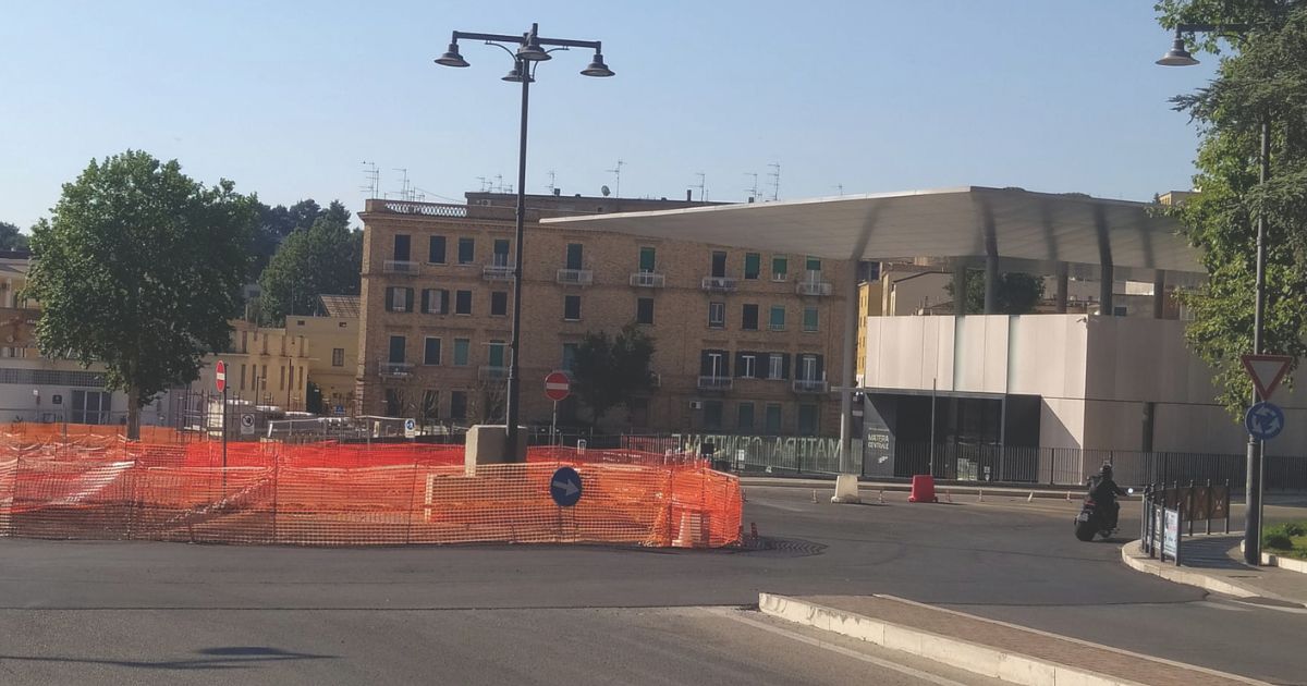 https://www.quotidianodelsud.it/wp-content/uploads/2026/06/piazza-visitazione-matera.jpg