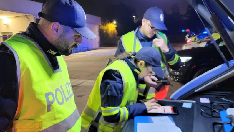 Incidenti, l’appello della Polstrada ai giovani: “Strada non è videogame, non bevete e andate piano”