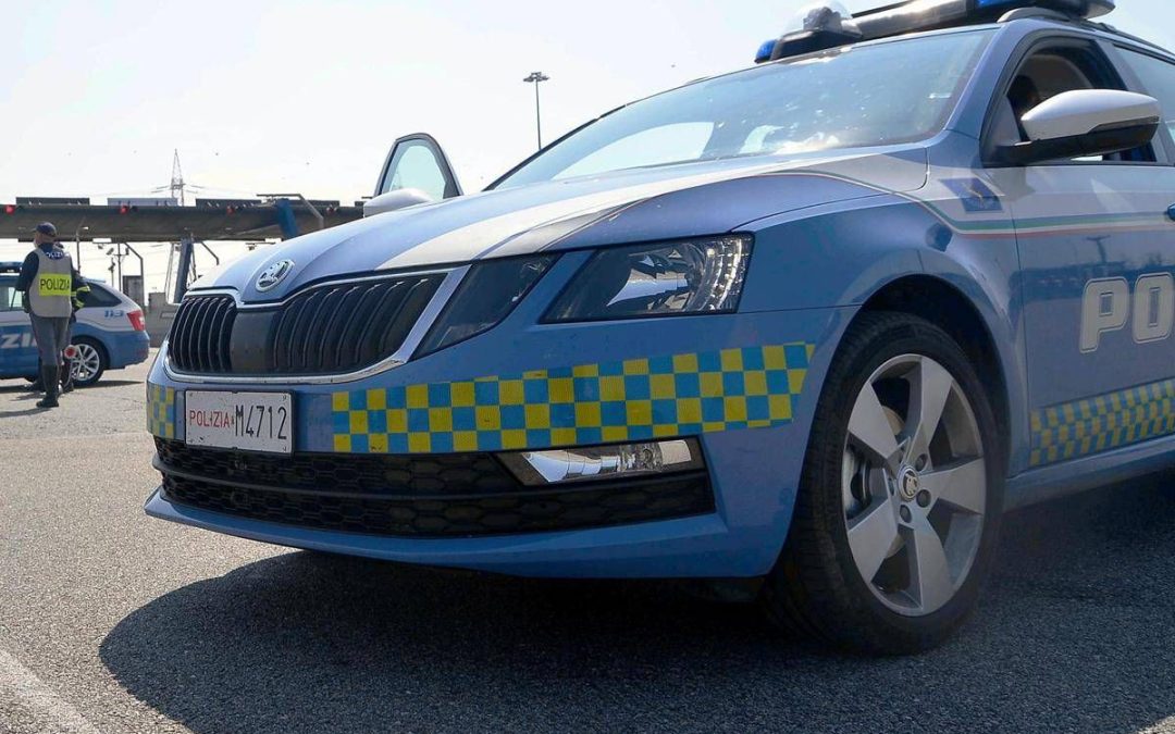 Torino, ubriaco guida tir contromano in autostrada per 10 km: multato e denunciato
