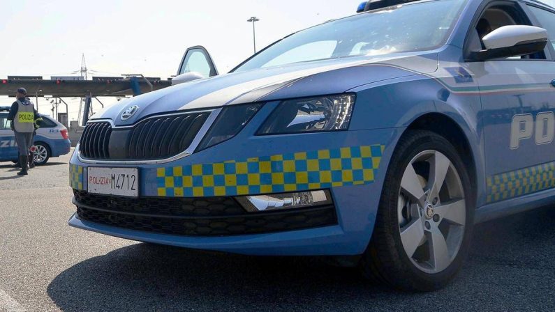 Torino, ubriaco guida tir contromano in autostrada per 10 km: multato e denunciato