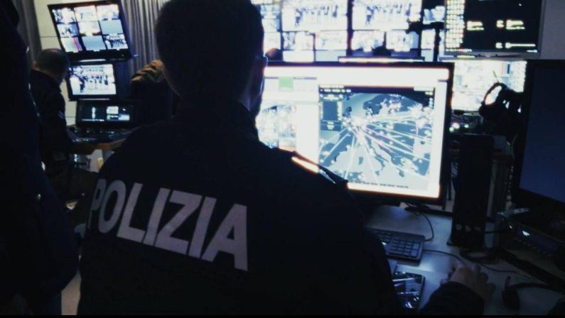 Nonno filma violenze su nipotini e le scambia sul dark web, chiesti 16 anni per un 84enne