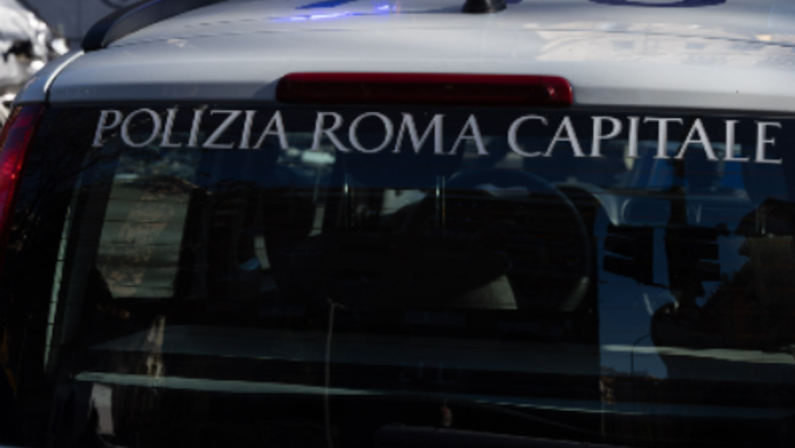 Roma, scontro tra auto e moto: muore sul colpo un 42enne