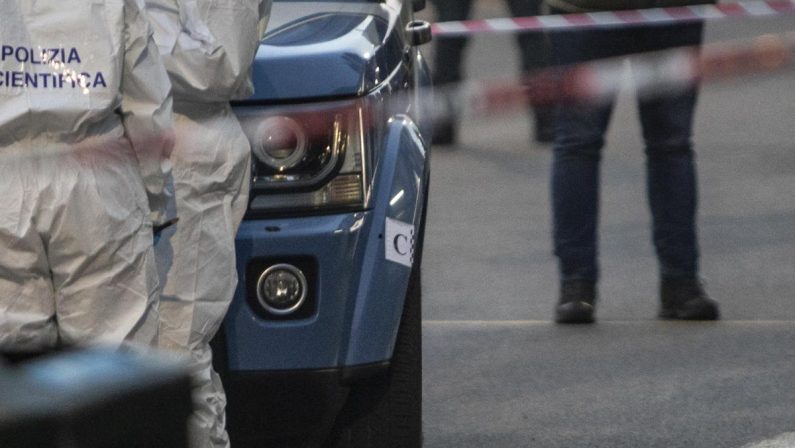 Torino, madre e figlia trovate morte in casa: omicidio-suicidio tra ipotesi