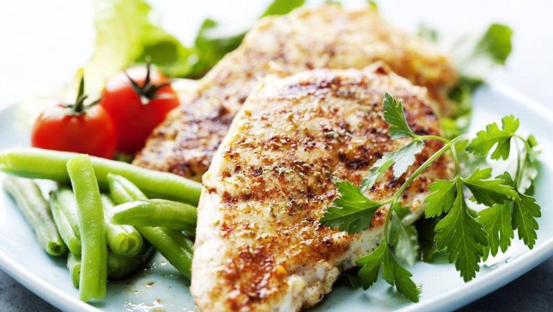 Pollo e tacchino, Sinu: “Revisione scientifica ne conferma ruolo chiave per salute”