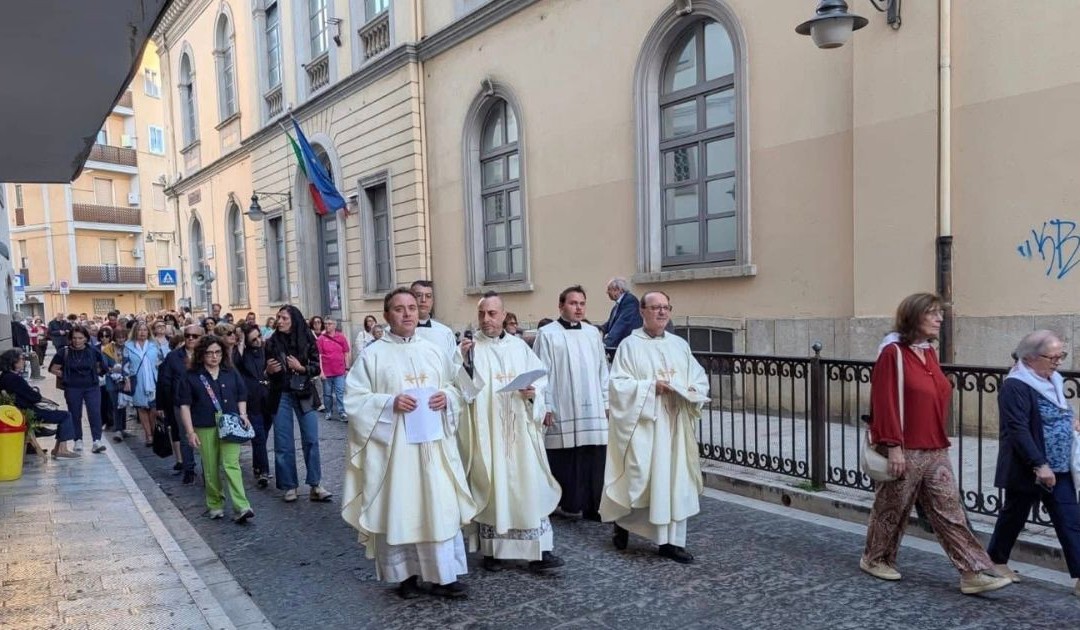 Potenza: dopo il “no” del vescovo alla benedizione, il sindaco diserta il Corpus Domini
