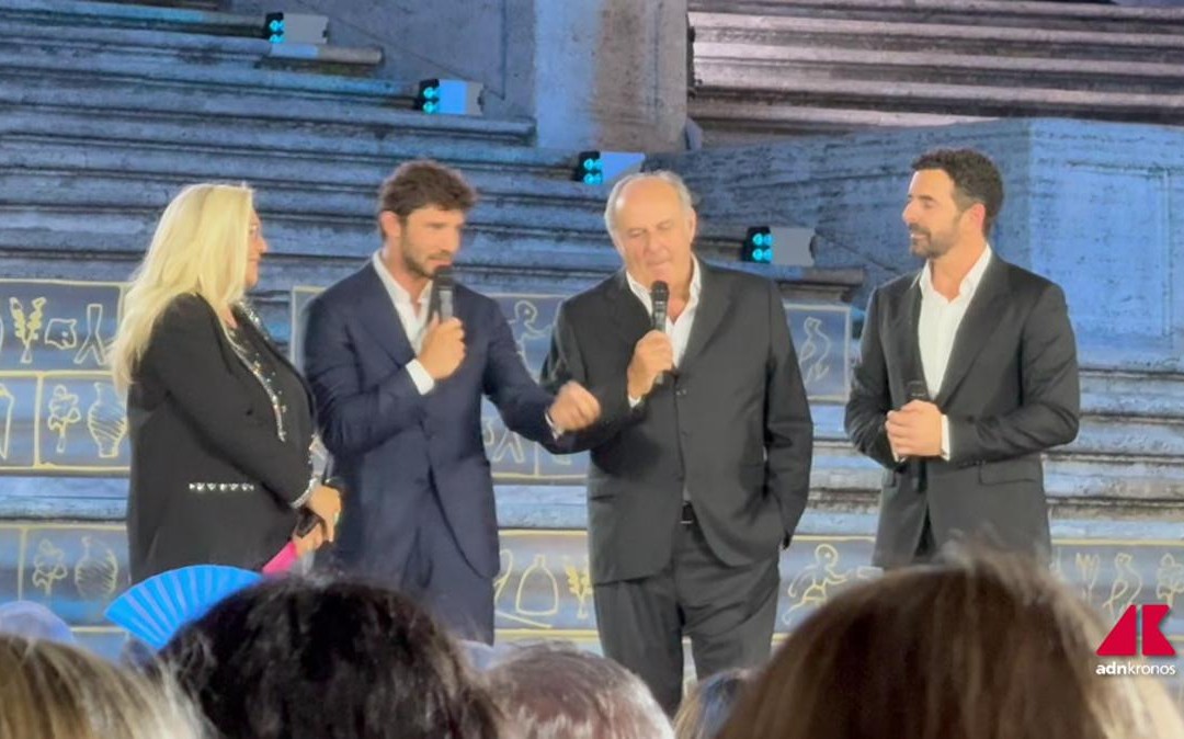 Premio Biagio Agnes, l’atteso abbraccio tra Gerry Scotti e Stefano De Martino