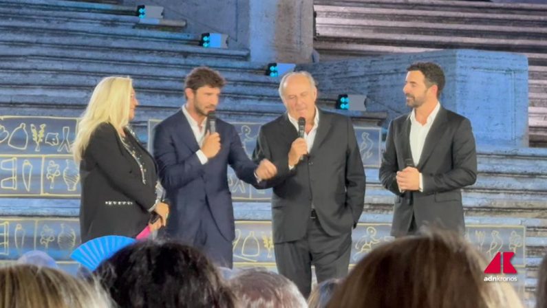 Premio Biagio Agnes, l’atteso abbraccio tra Gerry Scotti e Stefano De Martino