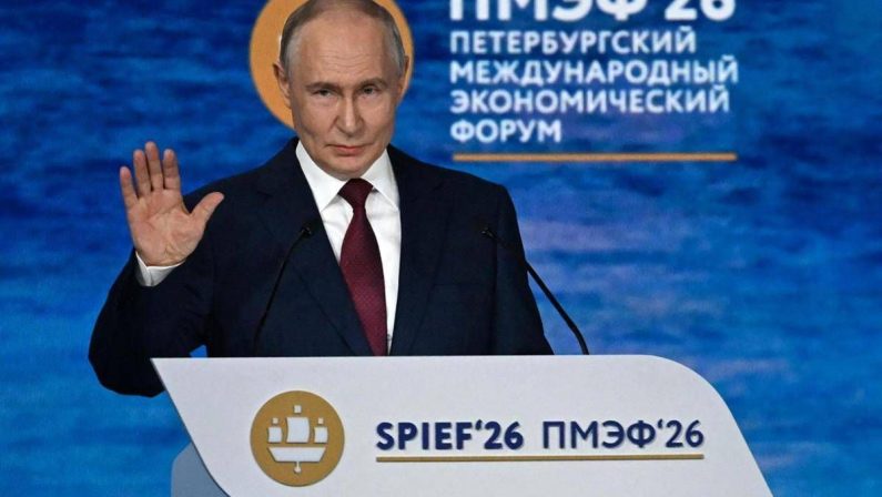Ucraina, Putin chiude a incontro con Zelensky: “Non ci sono motivi per farlo”