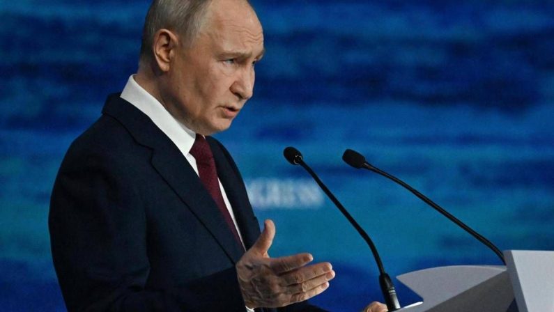 Putin dice no: “Incontro con Zelensky ora non ha senso”. Il leader di Kiev: “Ha scelto la guerra”