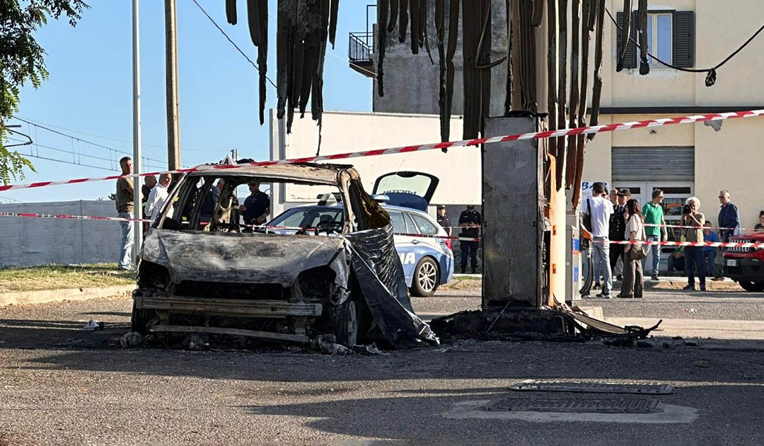 FOTO – Orrore ad Amendolara, 4 corpi carbonizzati