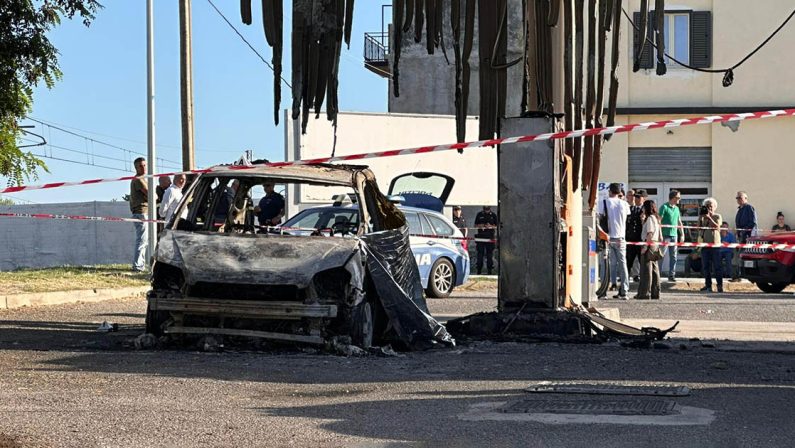 FOTO – Orrore ad Amendolara, 4 corpi carbonizzati