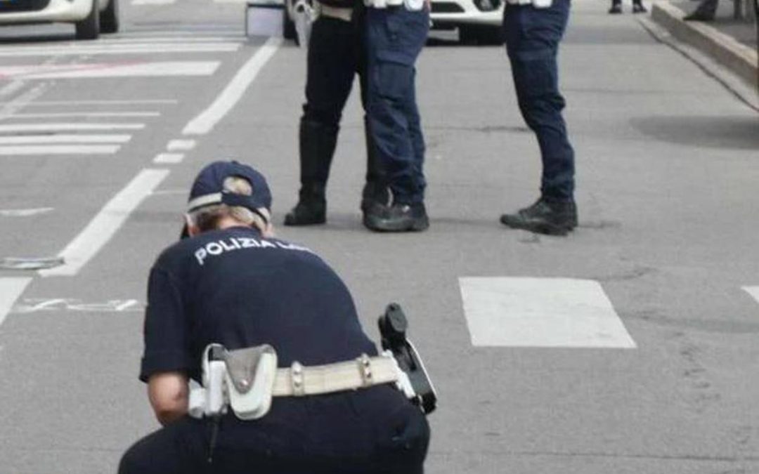 Auto pirata travolge due ragazzi a Guidonia: muore 23enne, ferito l’amico