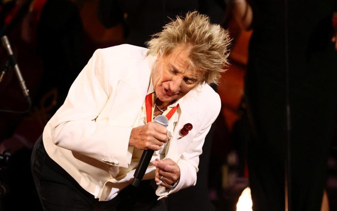 Rod Stewart, malore nel concerto e maschera per l’ossigeno sul palco
