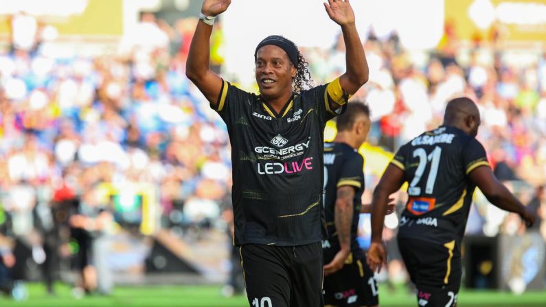 Ronaldinho, annuncio a sorpresa: giocherà nel Ravenna in Serie C