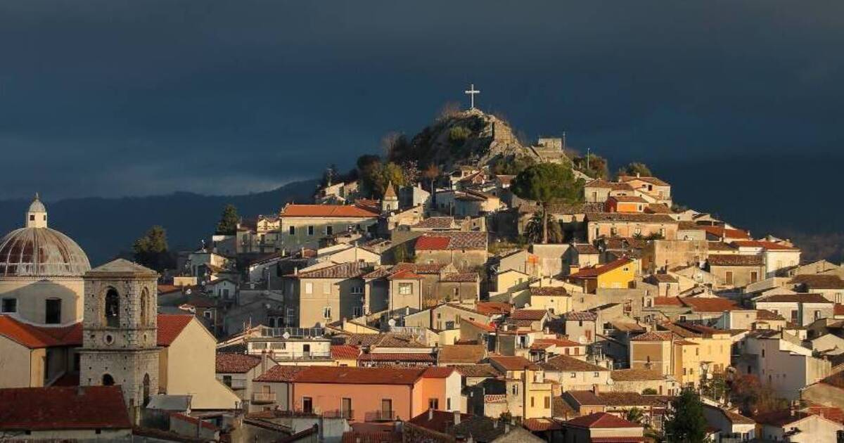 https://www.quotidianodelsud.it/wp-content/uploads/2026/06/rotonda.jpg