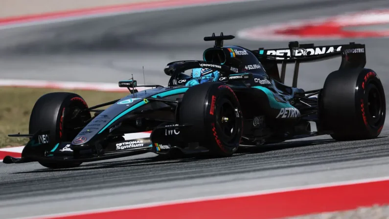F1, Russell in pole davanti ad Hamilton e Antonelli a Barcellona