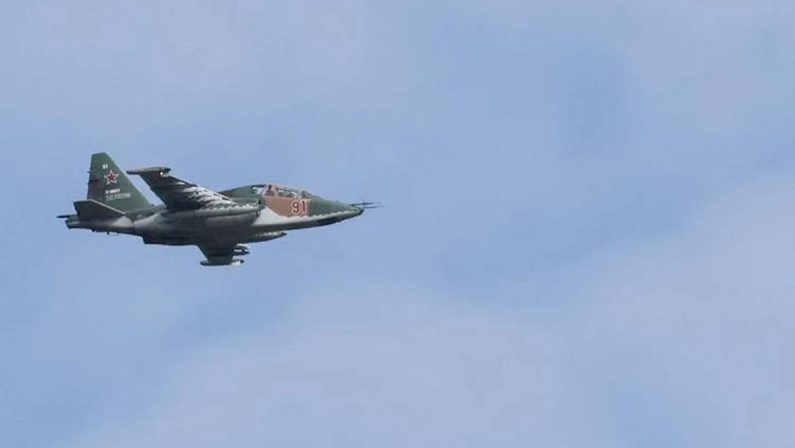 Svezia intercetta due jet russi vicini al suo spazio aereo, caccia in azione: si alza in volo anche la Nato