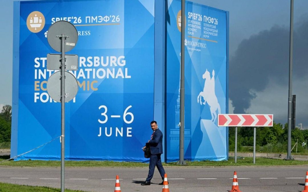Ucraina-Russia, attacco di droni su San Pietroburgo. Trump: “Zelensky e Putin risolvano da soli”