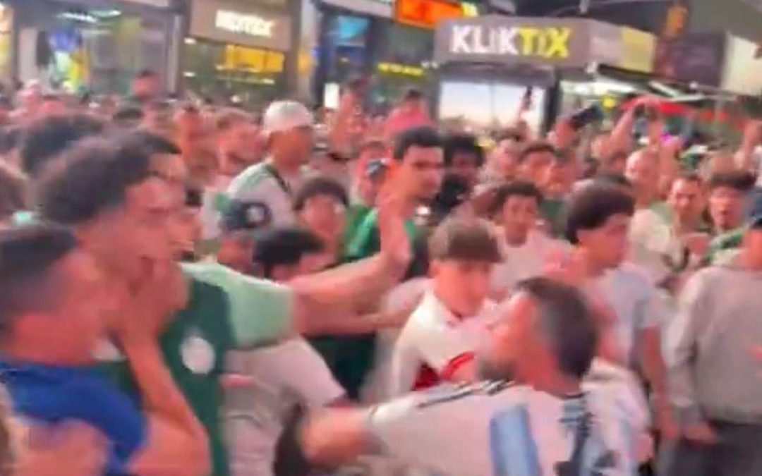 Mondiali, follia a New York: rissa tra tifosi di Argentina e Algeria