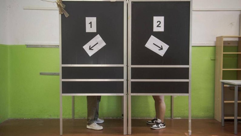 Sondaggio politico: Fratelli d’Italia e Pd in calo, crescono M5S e Vannacci