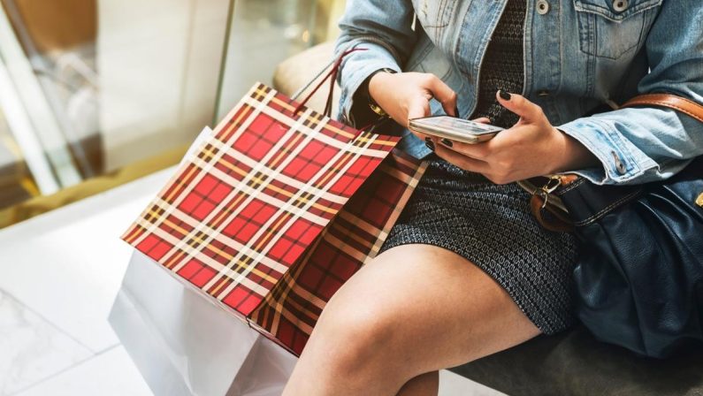Saldi estivi, cambia tutto per gli acquisti online: arriva il nuovo pulsante di recesso