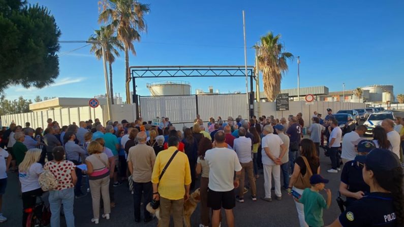Vibo Marina, sit-in del comitato No depositi, ma la maggior parte dei vibonesi diserta