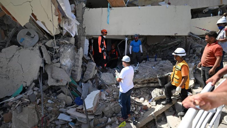 Venezuela, bimbo di 3 anni estratto vivo dalle macerie a sei giorni dal sisma