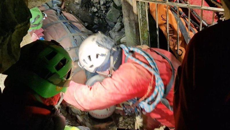 Salvo lo speleologo bloccato nella grotta in Piemonte, estratto dopo 12 ore