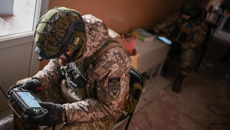 Droni su Kherson e Crimea, blackout diffusi. Russia: “Attacchi Ucraina svelano sua natura nazista”