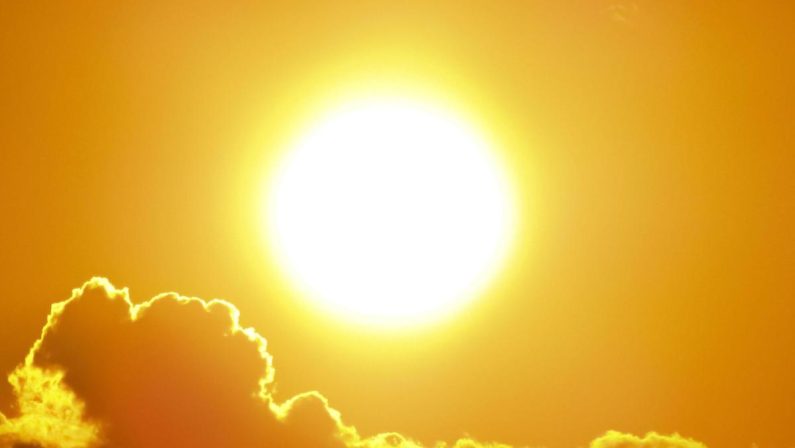 Caldo record, domenica bollente: raffica di bollini rossi sull’Italia