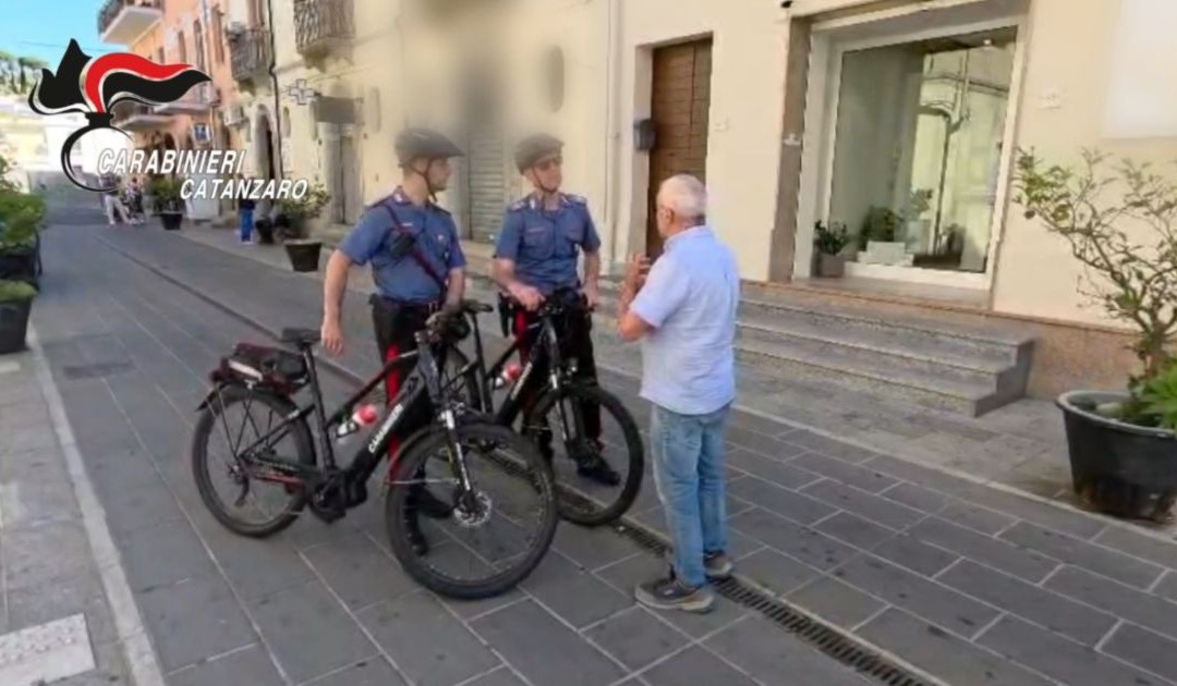 Soverato, Carabinieri in e-bike per la sicurezza estiva