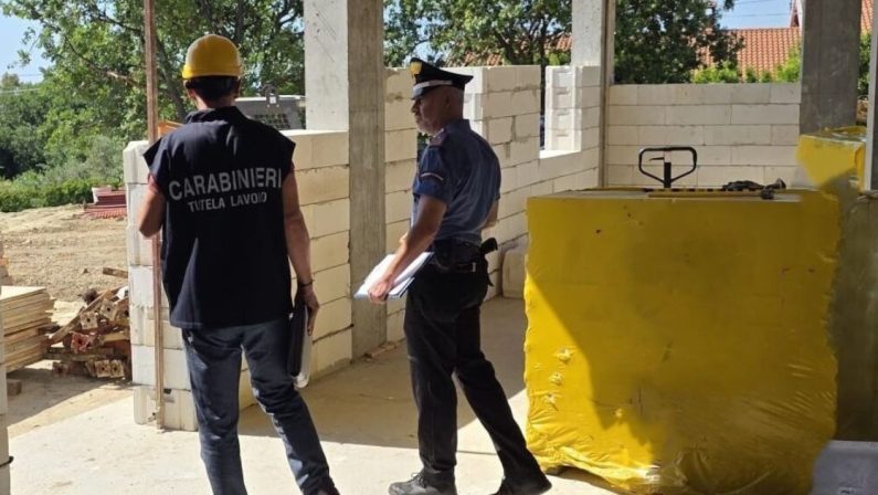 Soveria Simeri, in un cantiere, un operaio su due in nero