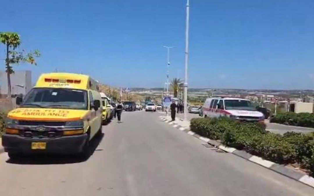 Sparatorie in Israele, un morto e diversi feriti in sospetto attacco terroristico