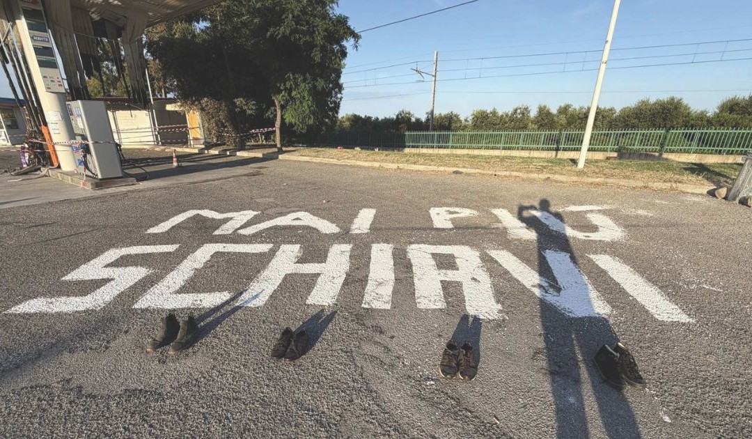 Il messaggio lasciato alla stazione di rifornimento di Amendolara, teatro della strage dei braccianti