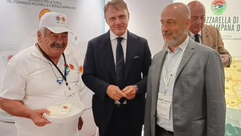 Il Consorzio Mozzarella Dop vola a New York per mostrare come nasce la bufala campana