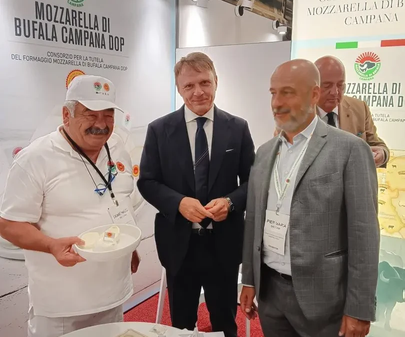 Il Consorzio Mozzarella Dop vola a New York per mostrare come nasce la bufala campana