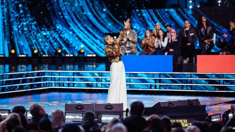 ‘Super Karaoke’, stasera 10 giugno su Canale 5: Sal Da Vinci ospite
